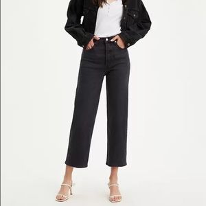Levi’s Ribcage Straight Black 25 NWOT Never Worn